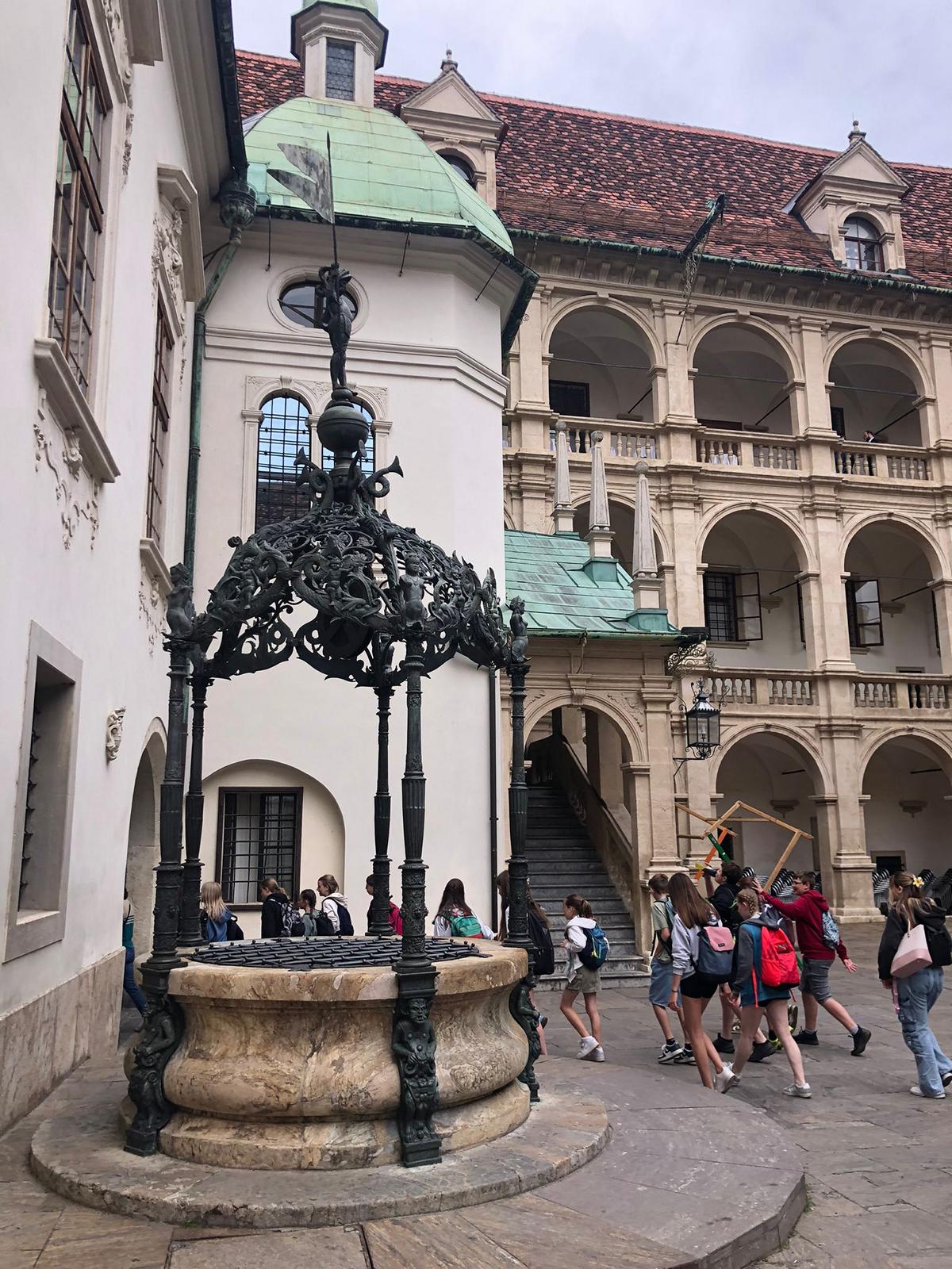 40bfed99-f915-4c57-9c2b-2011704b9500